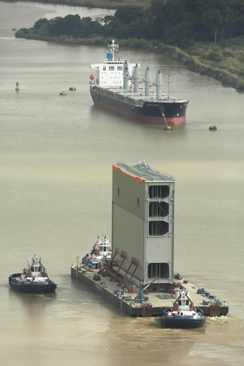 Illustration for article titled Así de gigantescas son las nuevas compuertas del Canal de Panamá